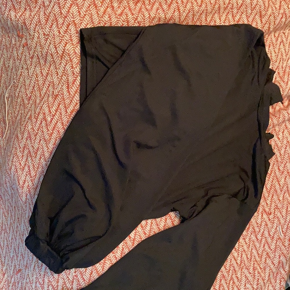 Black, long sleeve crop top